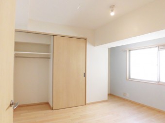 玄関を広々とした自転車も置ける開放的な空間に 渋谷区I様邸 玄関を広々とした自転車も置ける開放的な空間に 渋谷区I様邸